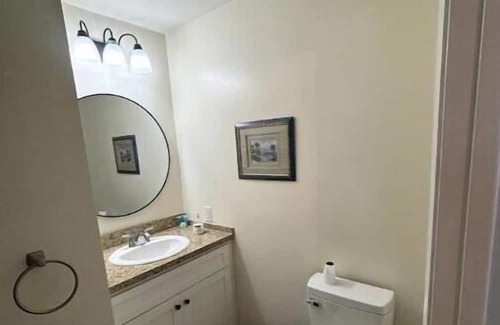 Melbourne Casa | New Renovated, Big Spaces, Near Everything, Unit 2