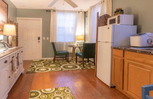 Sebastian Cabaña | Charming Cottage 2/1 + Art Gallery Across from Waterfront + Hirams Resort