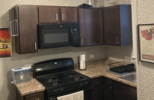 Logan Square Apartamento | Nice quiet neighborhood with quick easy access to the best Chicago has to offer