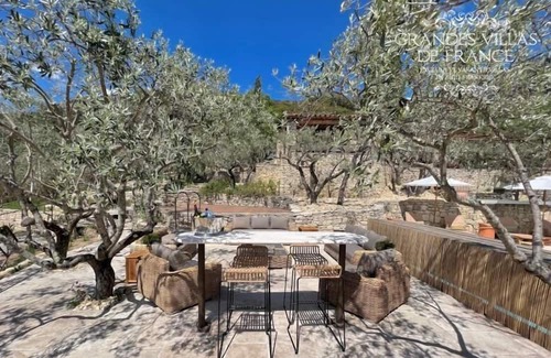 Rustrel Villa | Villa Rustrel Summary