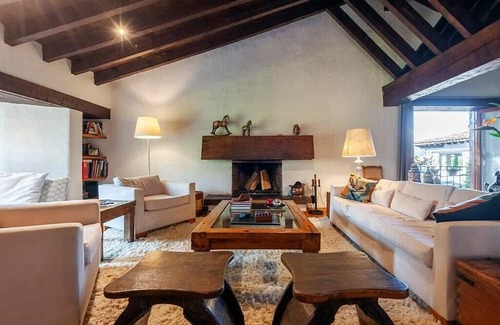Agua Fría Casa | Casa Lorenza: In the Center of Valle de Bravo