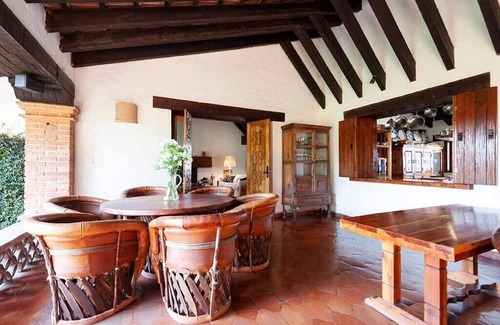 Agua Fría Casa | Casa Lorenza: In the Center of Valle de Bravo