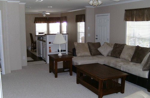 Crystal River Casa | 1 Acre Pristine Air 2+ Bdrm Home with Garden and Greenhouse near Crystal River