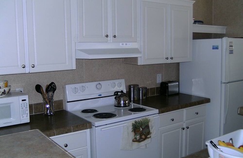 Crystal River Casa | 1 Acre Pristine Air 2+ Bdrm Home with Garden and Greenhouse near Crystal River