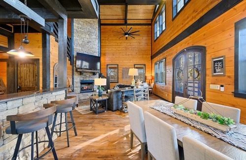 Hochatown Cabina | Cabin w/HotTub, Grill; Pets OK