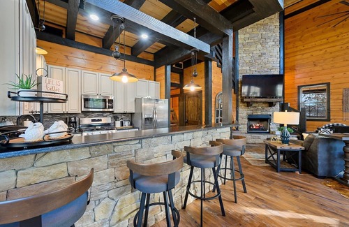 Hochatown Cabina | Cabin w/HotTub, Grill; Pets OK