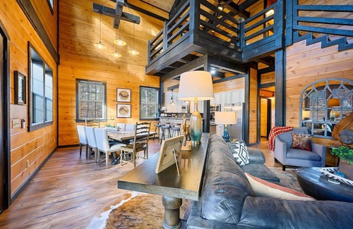 Hochatown Cabina | Cabin w/HotTub, Grill; Pets OK