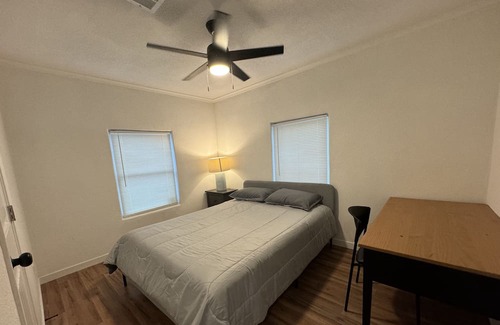 Handley Casa | Cozy Home off highway 15 min from Downtown or AT&T stadium