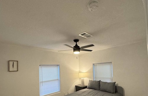 Handley Casa | Cozy Home off highway 15 min from Downtown or AT&T stadium