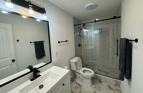 Handley Casa | Cozy Home off highway 15 min from Downtown or AT&T stadium