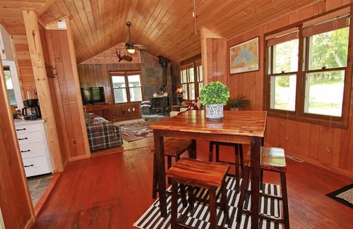Ossipee Cabina | Cozy cabin in enchanting Merrifield with AC, WiFi