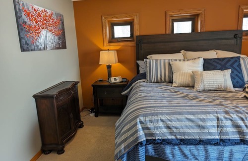 Darwin Casa | Spectacular Lake Manuella Family Retreat. Relaxing and serene lakeshore home!