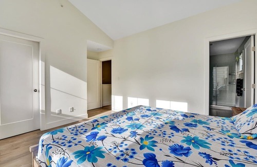 Sardis Casa | Minutes away from Vedder river, trails & parks, this 3 bed + den home is purfect