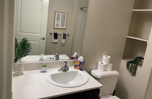 Miracle Mile Apartamento | Cozy and Stylish Unit
