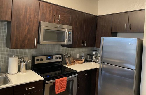 Miracle Mile Apartamento | Cozy and Stylish Unit