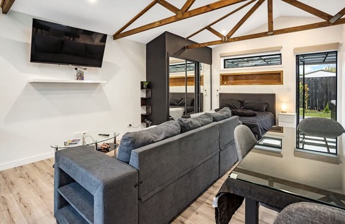 Hornby Casa | Studio Unit with Spa Bath!