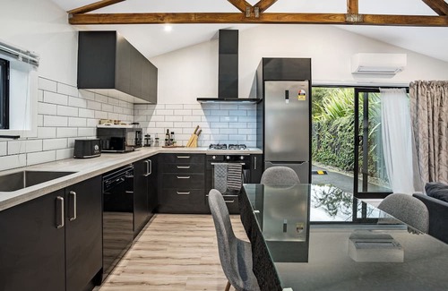 Hornby Casa | Studio Unit with Spa Bath!