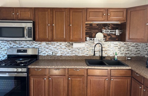 Northeast Reno Casa | Cozy and Pet Friendly "Movie House" in Reno