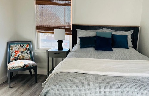 Northeast Reno Casa | Cozy and Pet Friendly "Movie House" in Reno