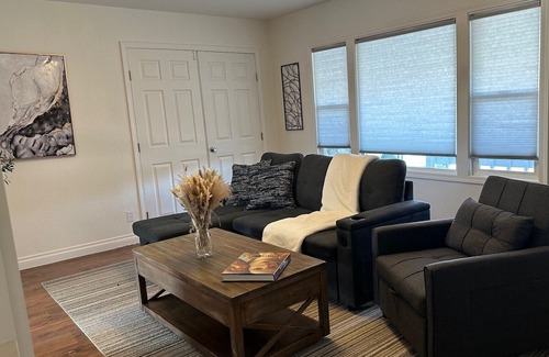 Northeast Reno Casa | Cozy and Pet Friendly "Movie House" in Reno