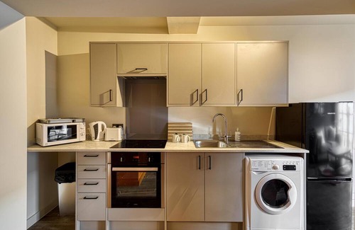 Southport Apartamento | Renaissance 7: 1 BR in Southport's Premier Block