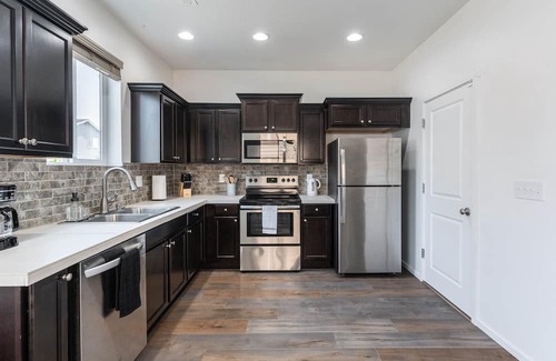 North Image Casa | Modern 3b/2b Retreat near Portland. Must-See!