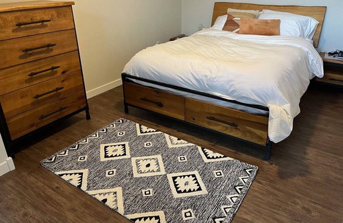 Anaconda Apartamento | Parks Place Flat Wonderful remodeled apartment in downtown Anaconda!