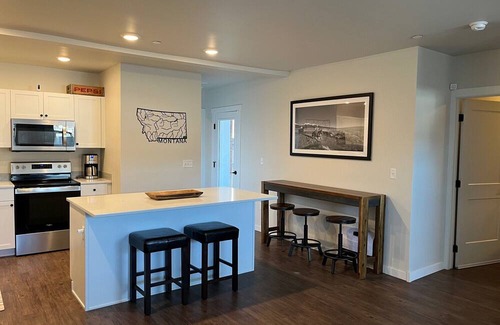 Anaconda Apartamento | Parks Place Flat Wonderful remodeled apartment in downtown Anaconda!