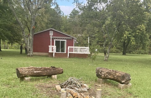 Norman Cabaña | Beautiful property on the Caddo River. Fishing or floating is steps away.