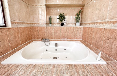 Piedrahita Apartamento | Apartamento de 120m2 en Argoños con Jacuzzi