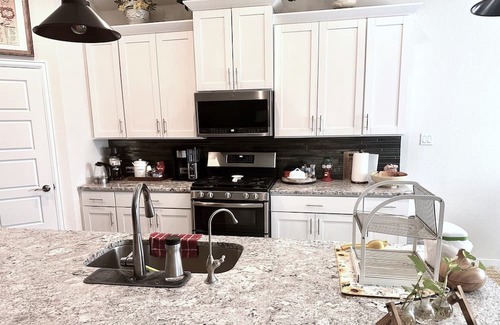 Georgetown Casa | Lovely, clean, quiet in Round Rock with WiFi, private entry, peaceful backyard