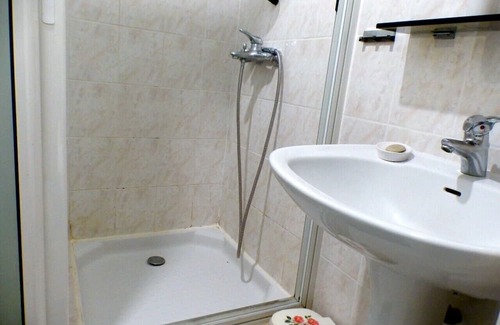 Six-Fours-les-Plages Apartamento | Spacious family nest, a stone's throw from the sea