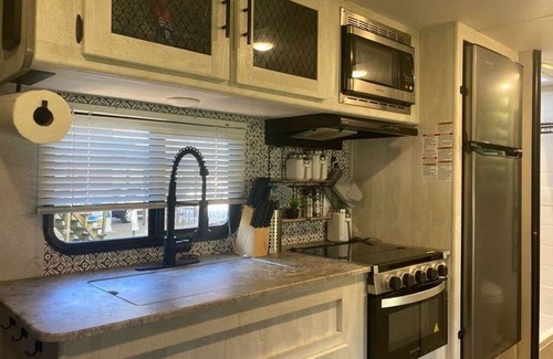 Villa Ridge Casa | Country Living RV near Six Flags!