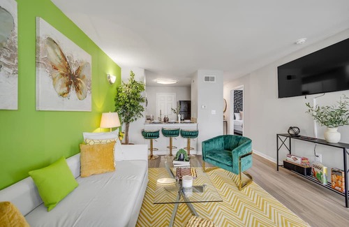 Pleasant Valley Apartamento | Cozy suite~8 min to DT~big pool~2bed 2bath~free parking