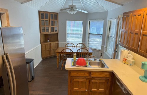 Southwest Arlington Casa | Pineapple Paradise