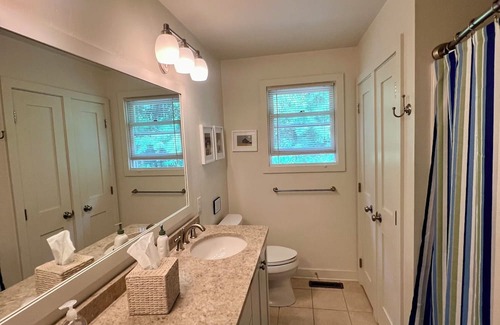 Sturgeon Bay Casa | The Villa -Waterfront home