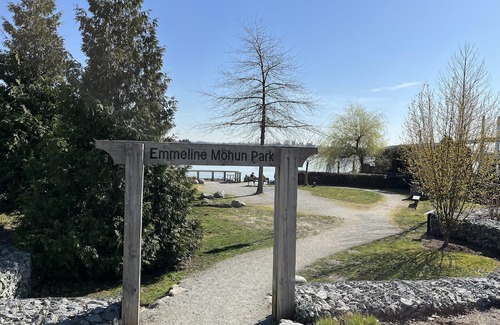 Maple Ridge Casa | Self Check-in, Private Room, Private Entrance in a Maple Ridge house