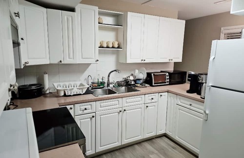 Maple Ridge Casa | Self Check-in, Private Room, Private Entrance in a Maple Ridge house