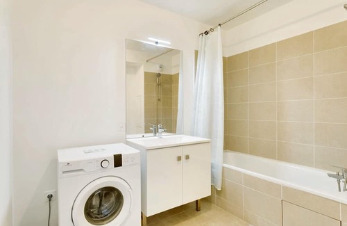 Les Luats Apartamento | Homerez - Beautiful apartement for 4 ppl. with balcony at Villiers-sur-Marne