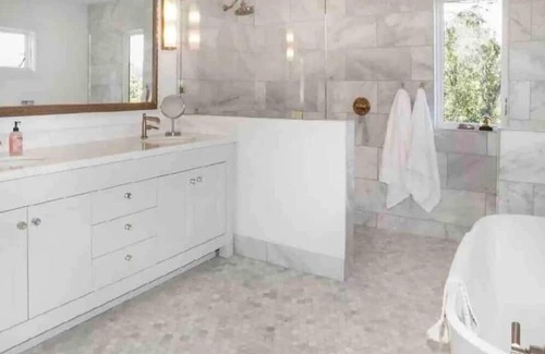 Woodacre Casa | Most luxurious dog friendly home in West Marin