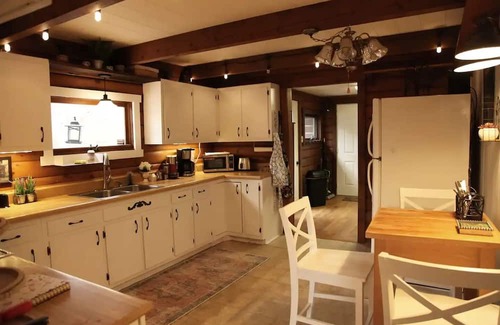 Bynum Cabina | Log Cabin Family Woodland Escape