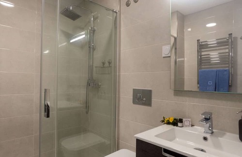 Palhais Apartamento | Beautiful apartment for 4 people with WIFI, A/C, TV and balcony