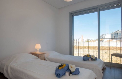 Palhais Apartamento | Beautiful apartment for 4 people with WIFI, A/C, TV and balcony