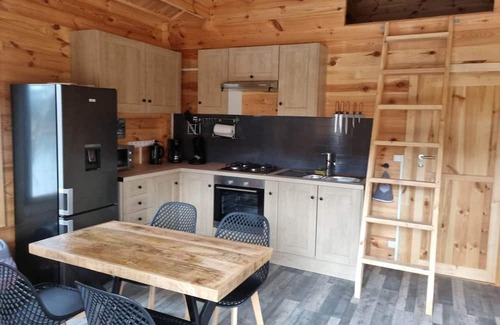 Saint-Martin-du-Puy Chalet De Esquí | Lacustre, Cabane Pilotis sur L'eau un Hébergement Insolite au lac de Chaumeçon