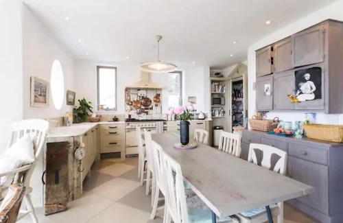 Portishead Casa | Captivating 7-Bed House in Bristol