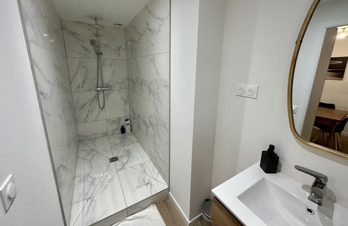 Centre Erlon Apartamento | Mascate, Appartement Avec Extérieur en Hyper-centre de Reims