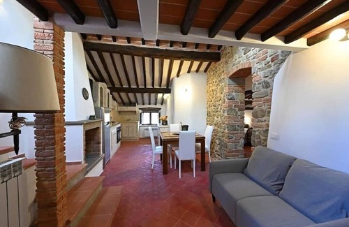 Castelnuovo dei Sabbioni Casa | Vrbo Property