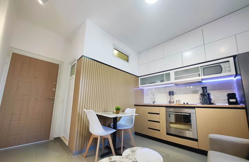 Pogradec Apartamento | Modern apartment in the city center, balcony with a lake view