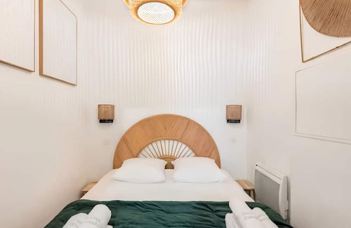 Chartrons Apartamento | Secret Jungle Suite Romantique Cachée Bordeaux, Balnéo Jacuzzi & Home Cinéma