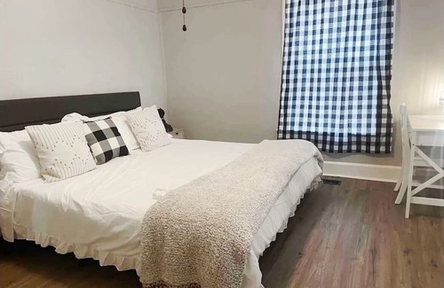Evansville Apartamento | Cherry Street Retreat A